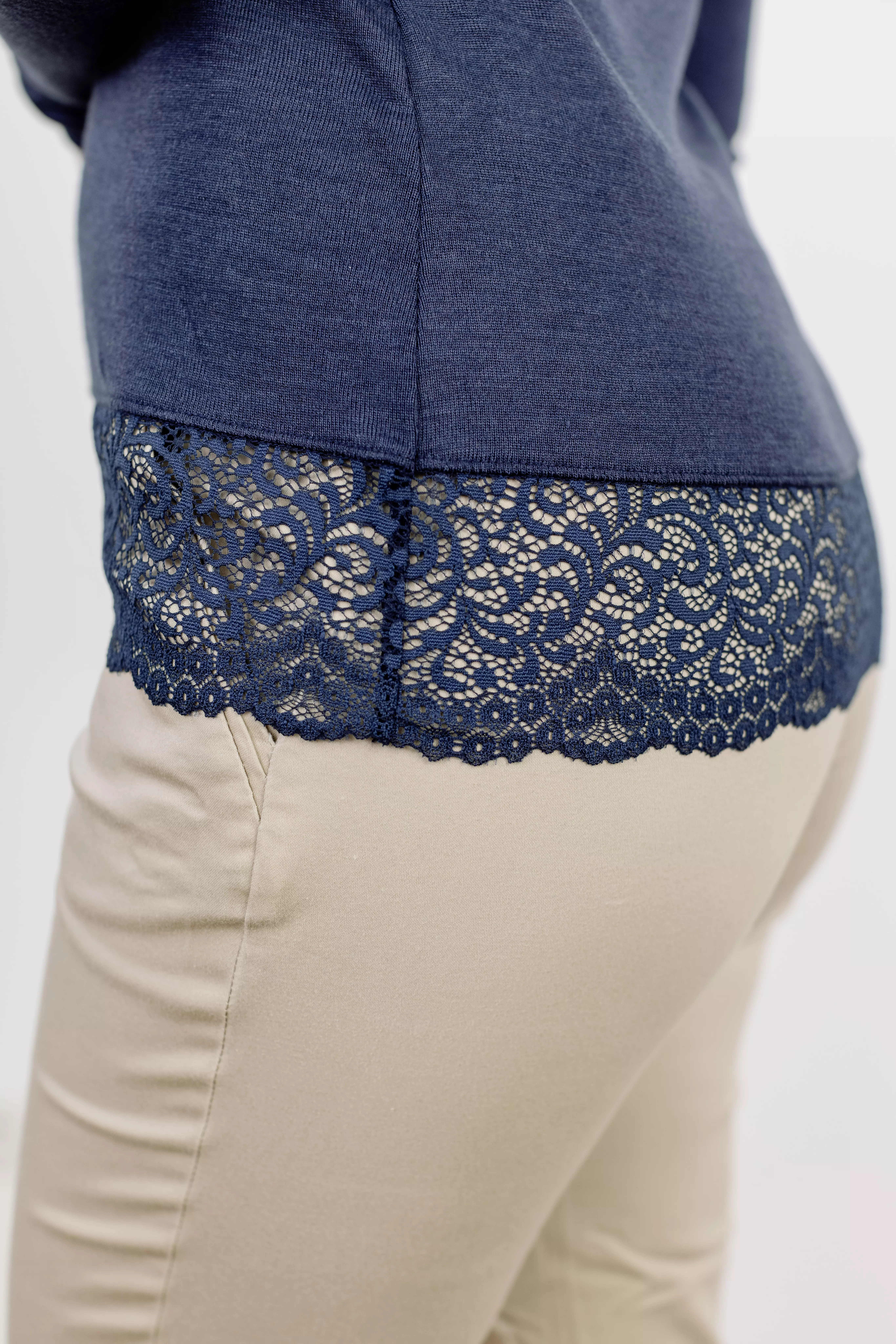 Shirt women, with lace